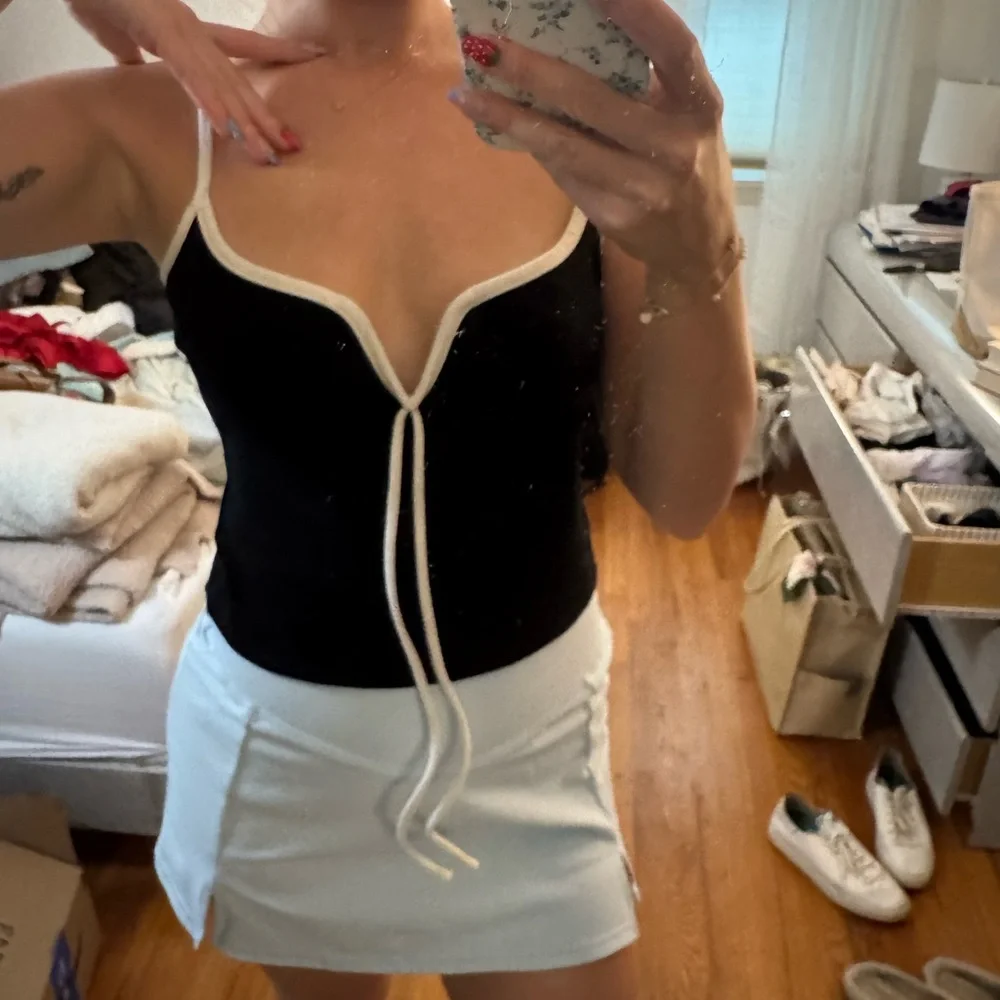 Lovers + Friends Maddison top M - Picture 2 of 2